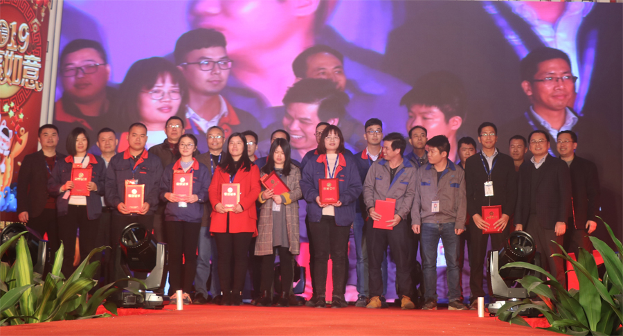 太阳成光电2019年联欢晚会优秀员工-900px.jpg
